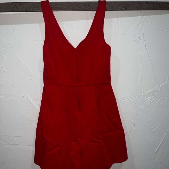 Cute romper with pockets!!! - Picture 2 of 3